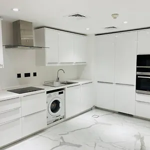 luxury-casa-white-spring-studio-apartments-jbr-beach.dubaihotelsoffers.com/